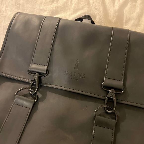 Black Rains Backpack - Picture 4 of 5